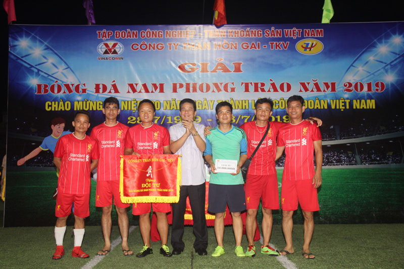 Sôi nổi giải bóng đá nam phong trào năm 2019 chào mừng kỷ niệm 90 năm ngày thành lập Công đoàn Việt Nam