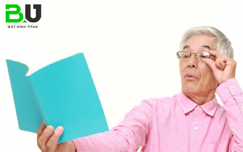 Lão thị là tật khúc xạ thường gặp ở độ tuổi trung niên