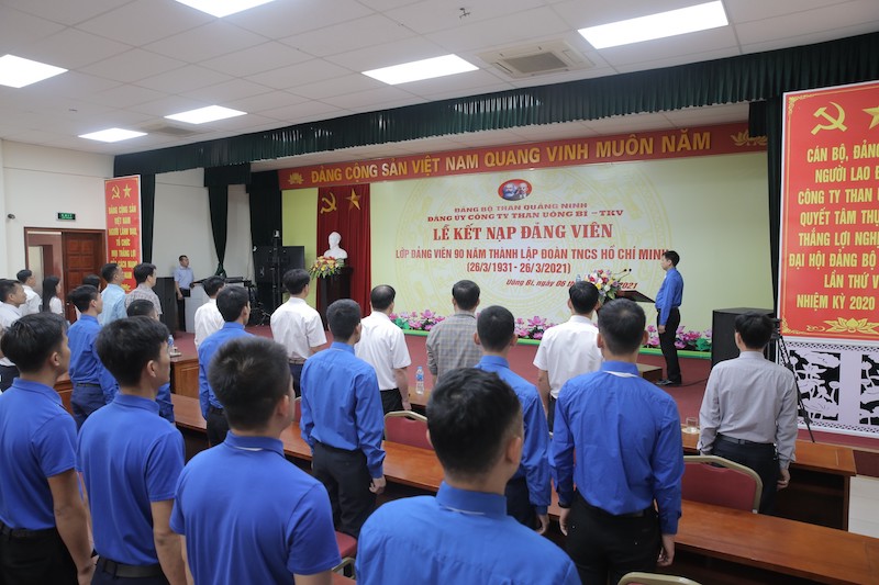 Đảng ủy Công ty Than Uông Bí: Tổ chức kết nạp Đảng viên