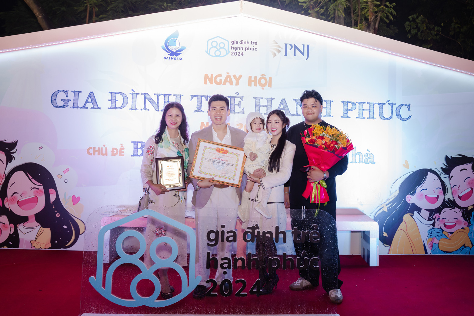 Gia đình 4.jpg