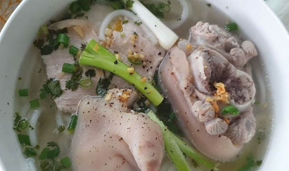 banh canh gio heo 1.jpg