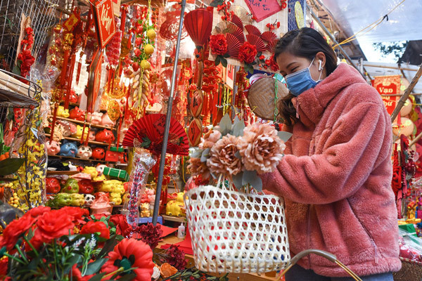 'Thắt lưng buộc bụng' để có tiền tiêu Tết